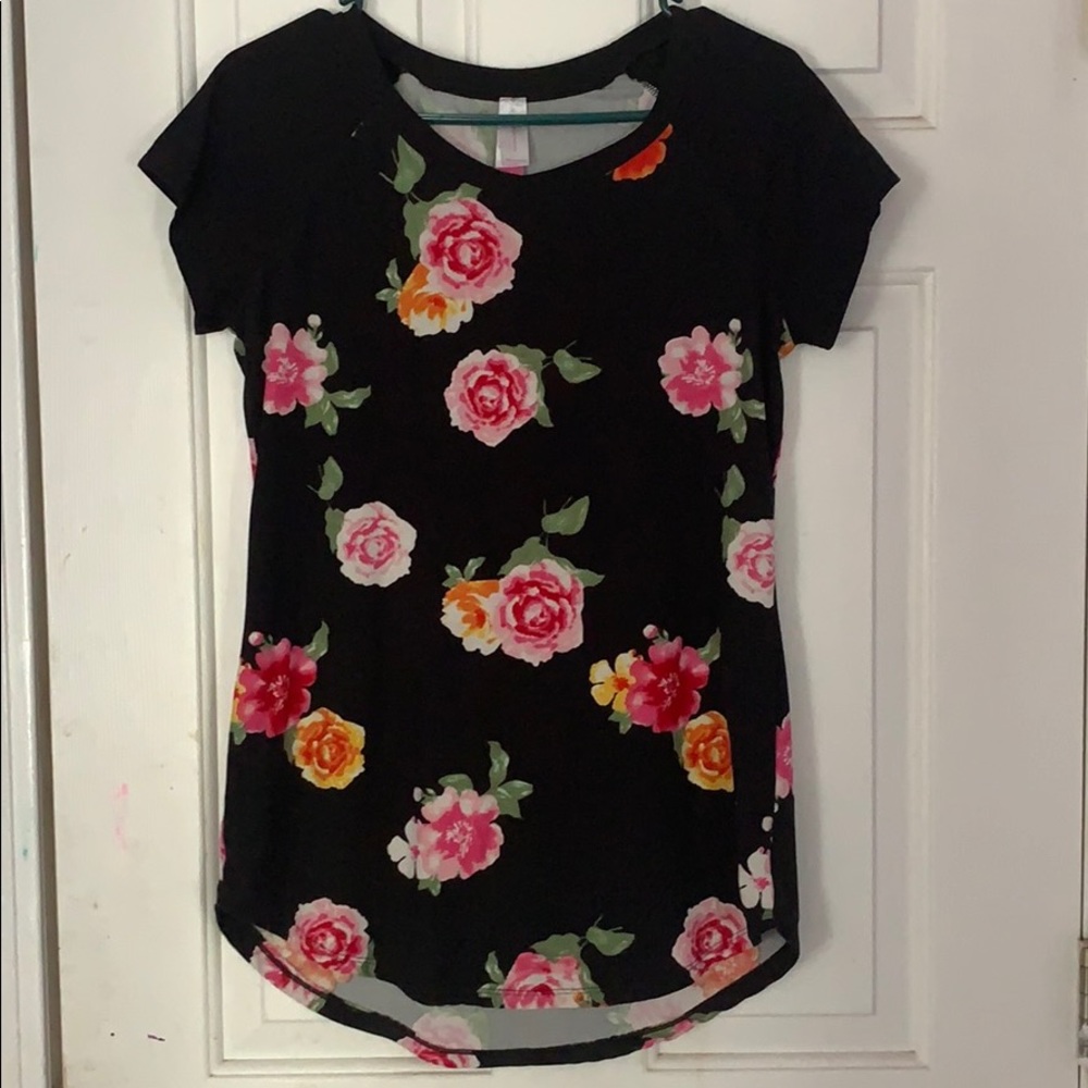 ☮︎︎Black shirt